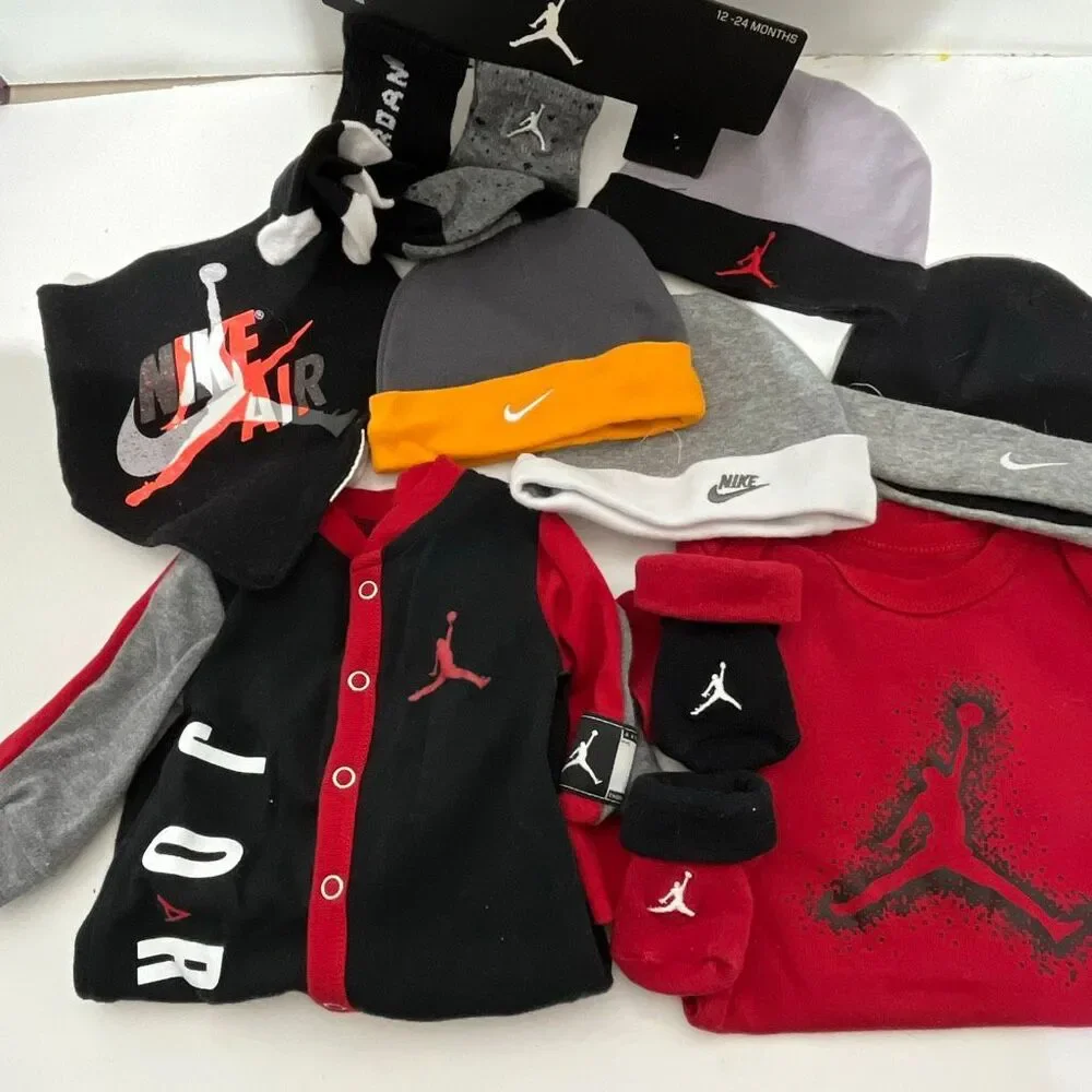 Lot of 10 Nike Air Jordan Baby Multicolor Beanie Socks Bib Onesie Set 0-6 Months - Picture 2 of 9
